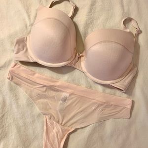 DKNY Seamless Lingerie Set
